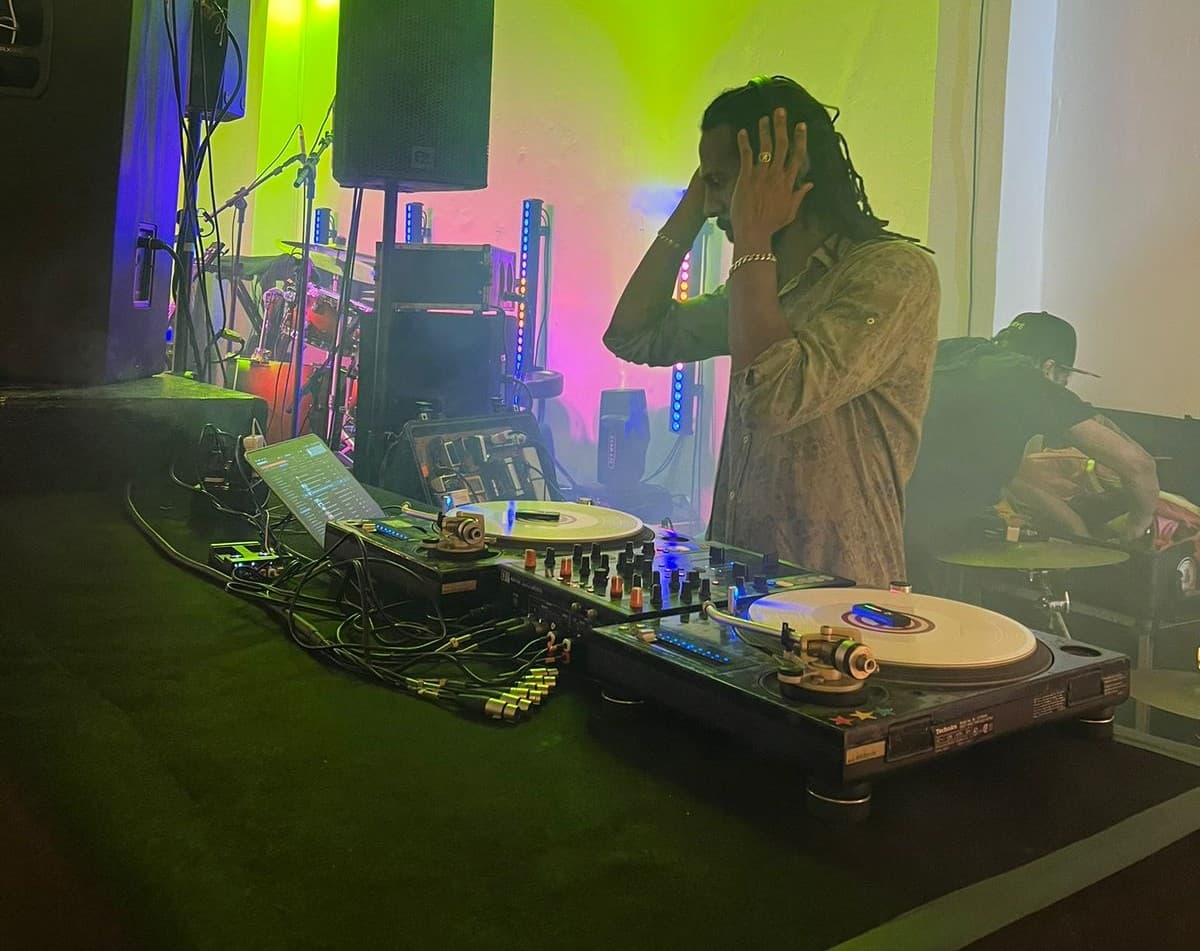 Banda Eddie, Banda Cajá, DJ Pureza - foto 2